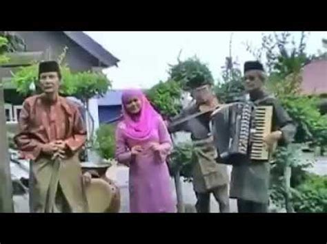 Dedeng mulaka ngerbah, yaitu nyanyian yang disajikan pada saat awal kali menebang hutan. DONDANG SAYANG MELAKA - YouTube