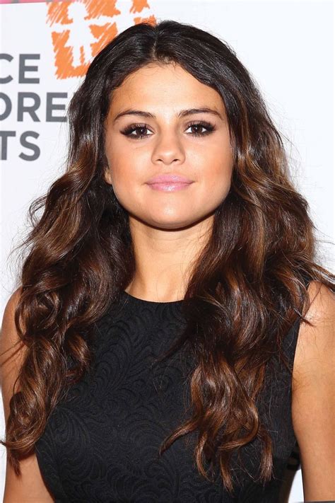 There are many reasons to love selena gomez. Best Selena Gomez Hairstyles - 32 Hair Ideas From Selena Gomez