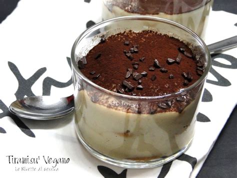 Sciogliete lo zucchero nel succo di limone, sbattete con la frusta il composto unendo il mascarpone e poi aggiungete la panna montata. Tiramisu' Vegano - Senza mascarpone,uova e latte (con ...