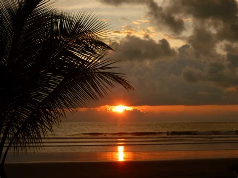Hotel Catalina Playa Jaco Costa Rica: Photos taken @ sunset time today :)