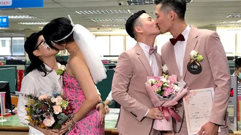 Same Sex Couples Start Registering Marriages In Taiwan Abc News