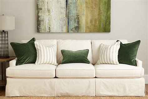 Jennifer taylor home la rosa collection chesterfield style diamond tufted loveseat sofa with rolled back wooden legs, burgundy. Guide to Choosing Throw Pillows | How to Decorate
