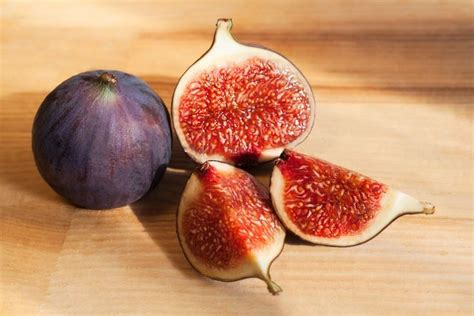 A Guide To The 10 Most Common Types Of Figs — Food Network In 2022