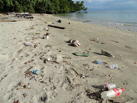 Plastic And Garbage On Pantai Liang Pulau Bunaken Sulawe Flickr