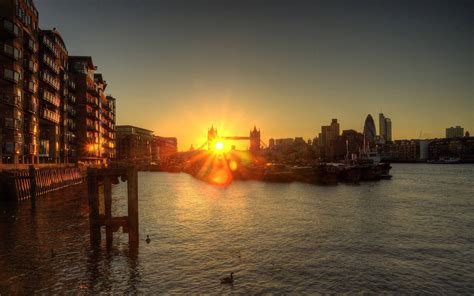 Download London Sunset In Thames Wallpaper