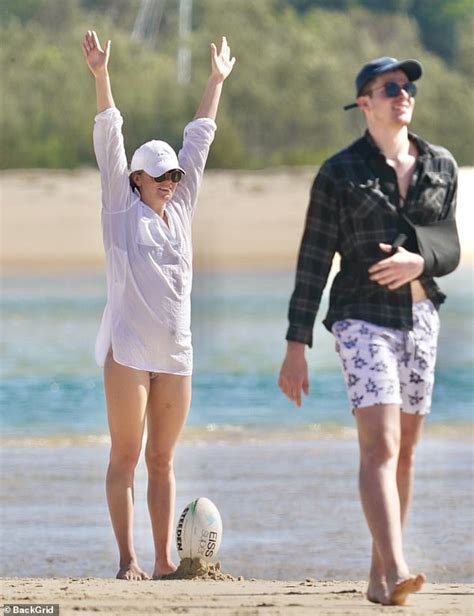 Olympian Ariarne Titmus With Boyfriend Kyle Niesler At Noosa Beach