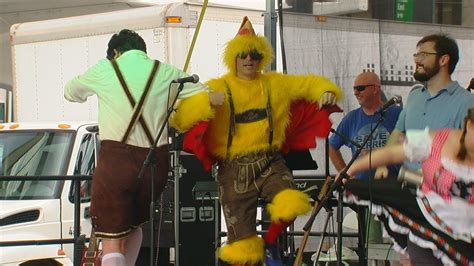 Worlds Largest Chicken Dance Attempt At Oktoberfest Zinzinnati Youtube