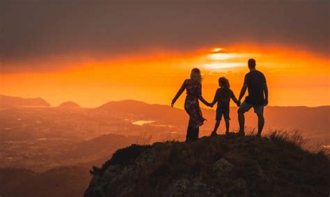 Una Familia Disfrutando Del Atardecer Foto De Oiartzun Calendario De