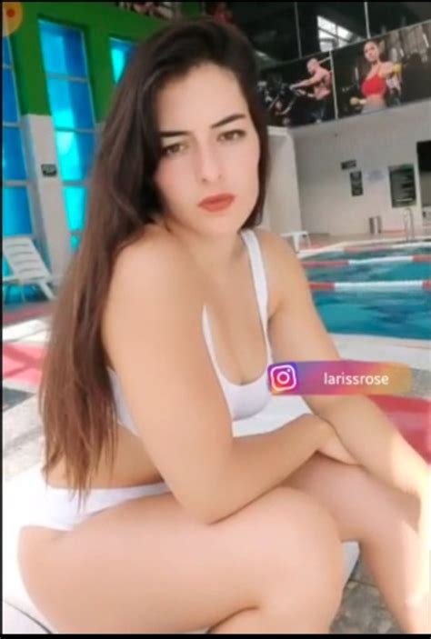 Whats The Name Of This Woman At The Swimming Pool 1424460