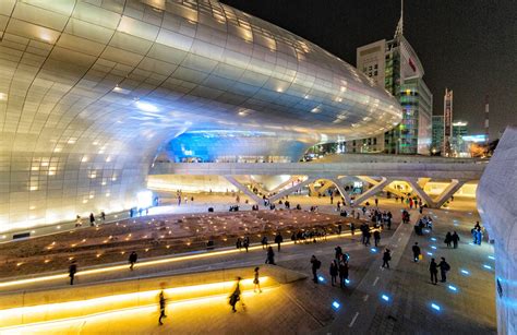Dongdaemun Design Plaza A Ufo In Seoul City Onedaykorea Travel Blog