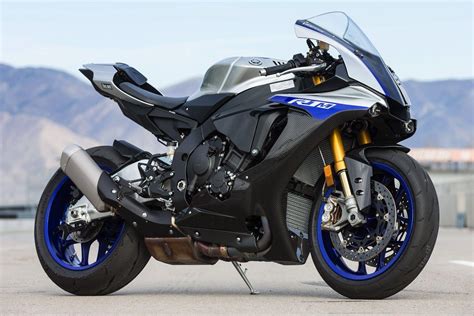 Yamaha Yzf R1m Supersport Motorcycle Wallpapers Wallpaper Cave
