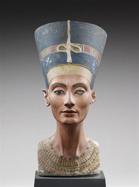 Statuemania The Bust Of Nefertiti Ca 1370 Bc Ca 1330 Bc Crafted In 1345 Bc By The
