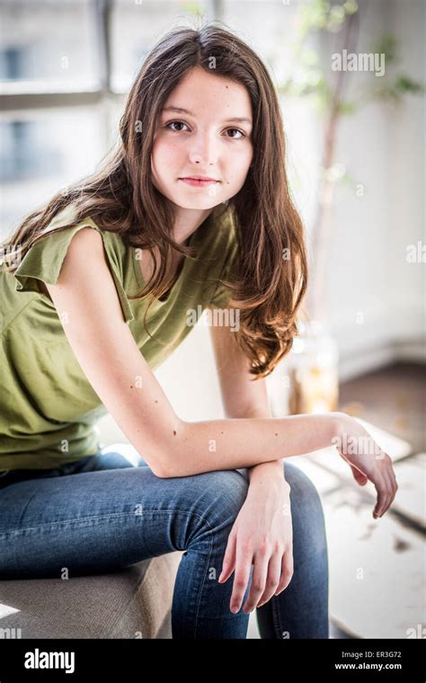 Portrait D Une Adolescente Photo Stock Alamy