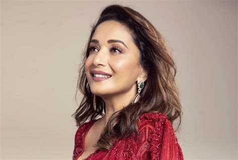 Madhuri Dixit Nenes Ootd Gracefully Mixes Two Popular Bridal