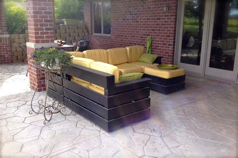 I know i have said it before, but this might be my favorite project to date! DIY Why Spend More: DIY Outdoor Sectional