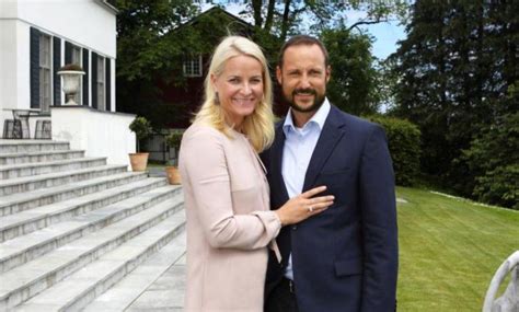 At russen besøker skaugum på 17. Kronprins Haakon solgte eiendommer for 12 millioner på ...