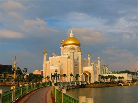 Bandar Seri Begawan, Brunei - Travel Guide - Exotic Travel ...