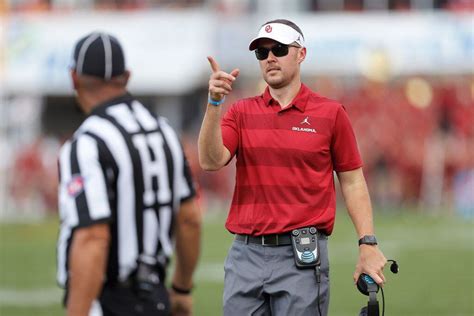 Report Lincoln Riley Sooners Agree To New Contract That Keeps Him In