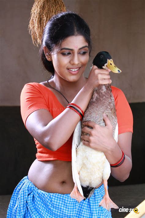Mallu Actress Iniya Hot Navel Blouse Show In Nagabandham Movie Photos