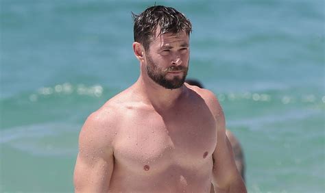 Chris Hemsworth Goes Shirtless Bares Ripped Body In Australia Chris Hemsworth Shirtless