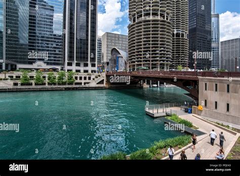 Riverwalk On The Chicago River House Of Blues Marina Towers Dearborn