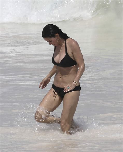 Courteney Cox In Bikini On The Beach In Bahamas Hawtcelebs