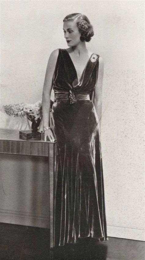 Pin By On 1930s Evening Wear Velvet Vintage Formal