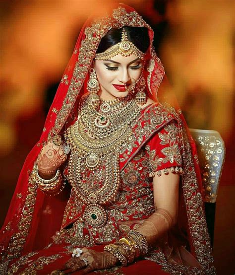 Pin By Urmilaa Jasawat On Abridal Photography Indian Bride Poses Indian Bridal Photos Bride