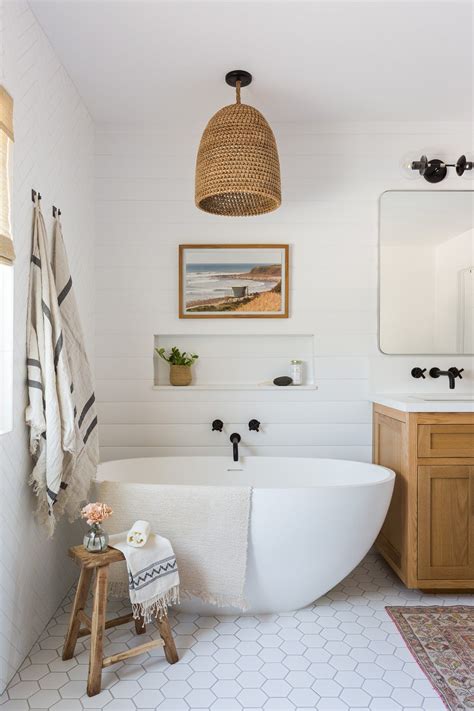 20 Modern Farmhouse And Cottage Bathroom Tile Ideas In 2020 Master