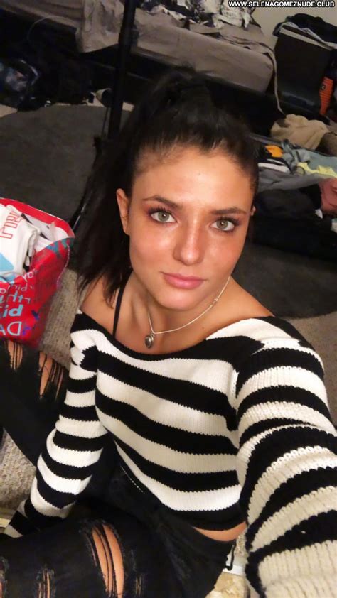 Jade Chynoweth Celebrity Babe Beautiful Posing Hot Sexy Famous And Uncensored
