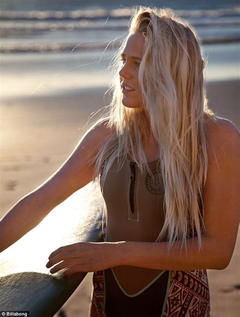 Laura Enever Slips Into One Piece As She Stars In New Billabong Campaign Daily Mail Online