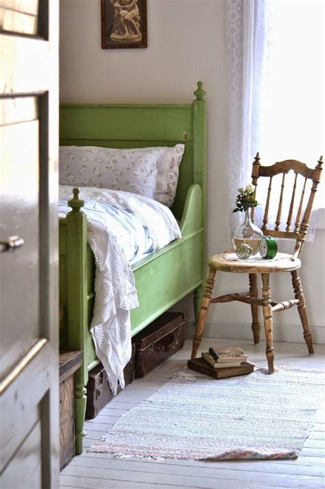 See more ideas about antique bedroom furniture we sell plenty of antique bedroom furniture here at thakeham furniture in petworth, uk. Vintage Bedroom Decorating Ideas and Photos