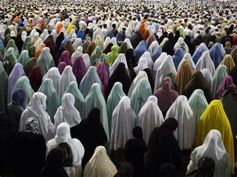Saudi Cleric Calls Mosque Segregation Phobia Of Women Bloomberg