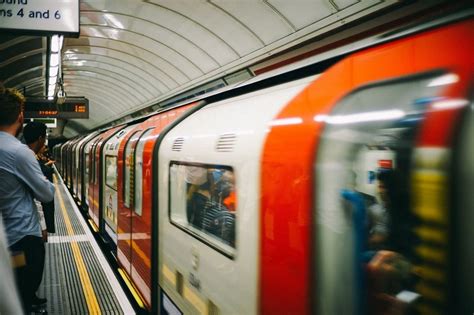 Metropolitana Di Londra Cosa Fare E Cosa Non Fare Nella Tube E