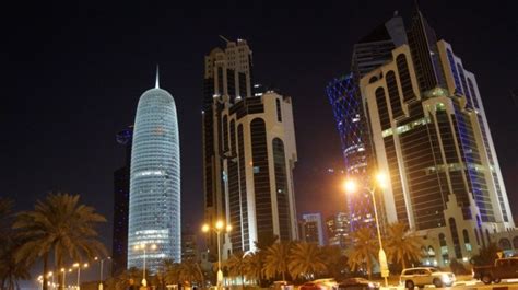 Petrol rezervlerinin bulunmasından önce, inci avcılığı ve balıkçılıkla ekonomisini sürdüren katar, petrol kaynaklarının keşfiyle çok büyük bir değişim yaşamıştır. Zdjęcia: Nowe miasto, Katar, Katar nocą, KATAR