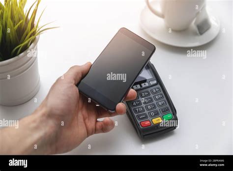 Contactless Payments Hi Res Stock Photography And Images Alamy