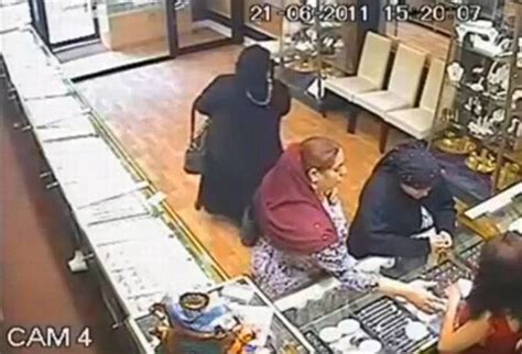 Jewelry Thieves Caught On Camera 3 Pics 1 Video