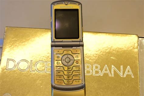 Motorola RAZR V3i Gold DOLCE GABBANA Special Edition On Carousell