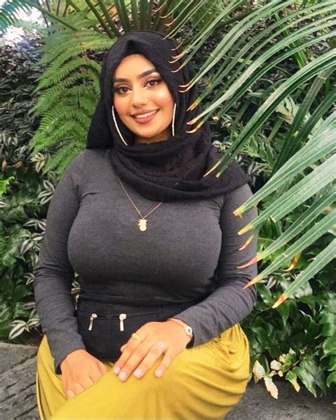 Pin By Icron On Hijabfashion Beautiful Arab Women Fashion Iranian