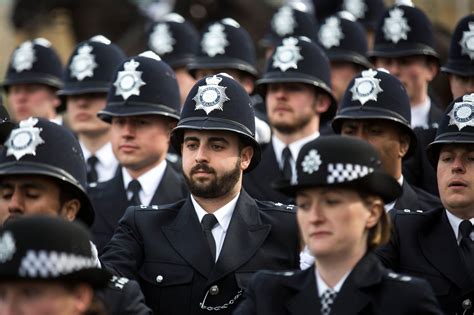 Do Britains Gunless Bobbies Provide Answers For Americas Police The Washington Post
