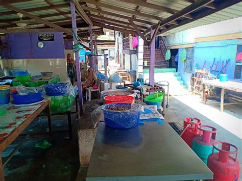 Jika dibandingkan dengan keluasan kedai, keropok losong adik beradik ini agak kecik dan mempunyai ruang yang terhad. Keropok Losong Adik Beradik Kuala Terengganu - Cerita ...