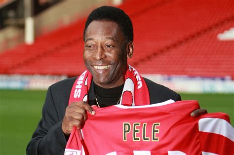 Famous Athletes Biography Pelé