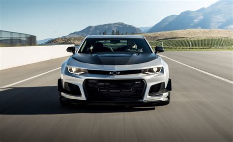 2018 Chevrolet Camaro Zl1 Coupe Pictures Photo Gallery Car And Driver
