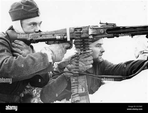 German Troops Fire An Mg42 On The Eastern Front 1943 Stock Photo Alamy