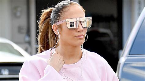 Jennifer Lopez Flaunts Her Body In Skin Tight Pink Gym Outfit Photo