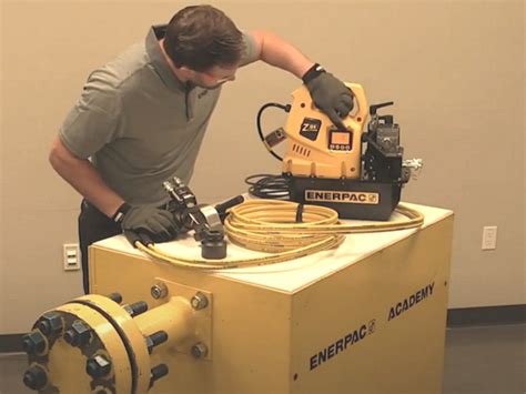How To Use A Hydraulic Torque Wrench Video Demonstration Enerpac Blog