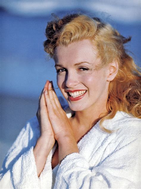Would she have continued acting? Celebrity Fashion Styles: Marilyn Monroe Beach Photo Shoot