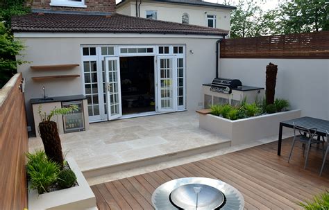 Outdoor kitchens are the hottest trend in coastal living and the new generation offers a sizzling array of options. Modern garden design outdoor kitchen London designer Cat Howard Garden Build Anewgarden ...