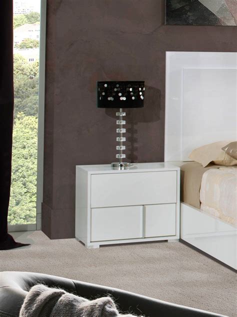 Perfect for a kid's room, nursery, modern master bedroom or guest room, a white bedroom dresser offers clean simplicity and style to a bedroom for any member of the family. VIG Furniture Modrest Nicla Italian Modern White ...