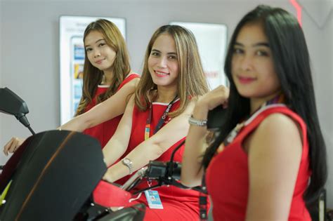 Foto Pesona Spg Cantik Di Pameran Indonesia International Motor Show 2023